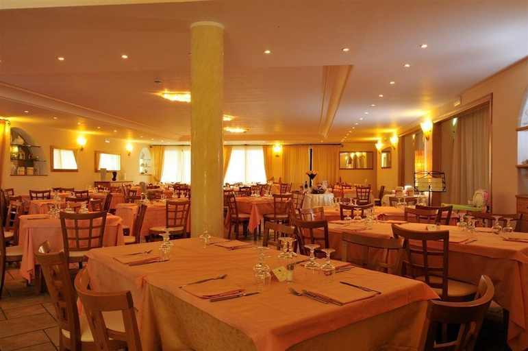 Food & Drinks 5, Baia Del Porto, Nuoro