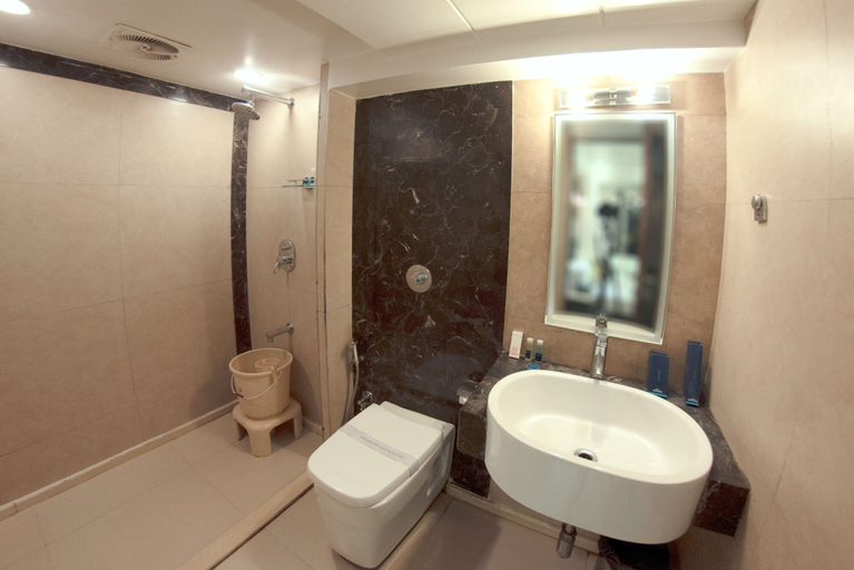 Bathroom 5, Hotel Manama, Mumbai City