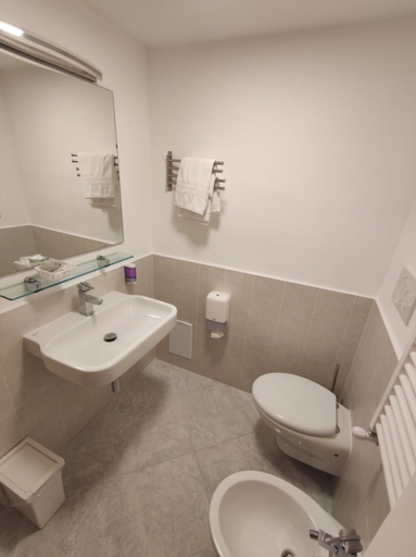 Bathroom 5, Villa Bianca, Napoli