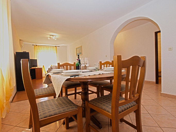 Food & Drinks, Apartment 1382, Marčana