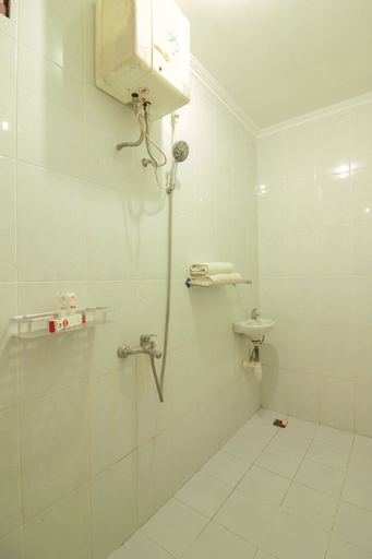 Bathroom 3, OYO 370 Hotel Sofia Pangandaran, Pangandaran