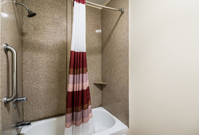 Bathroom 4, Red Roof Inn Murfreesboro, Rutherford