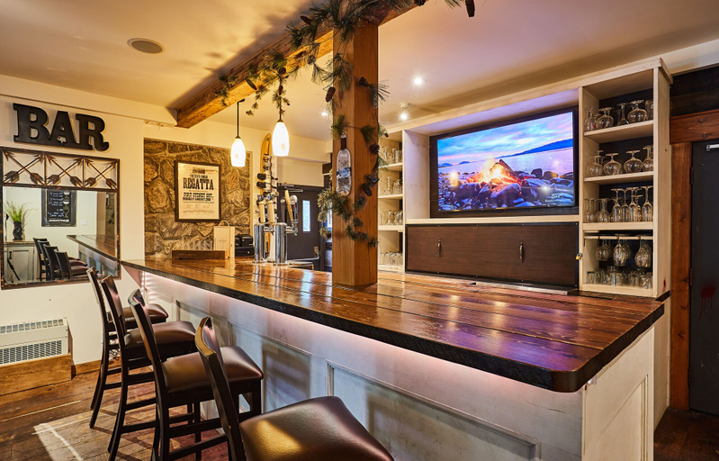 Food & Drinks 5, 3 Pines Lodge Muskoka, Muskoka