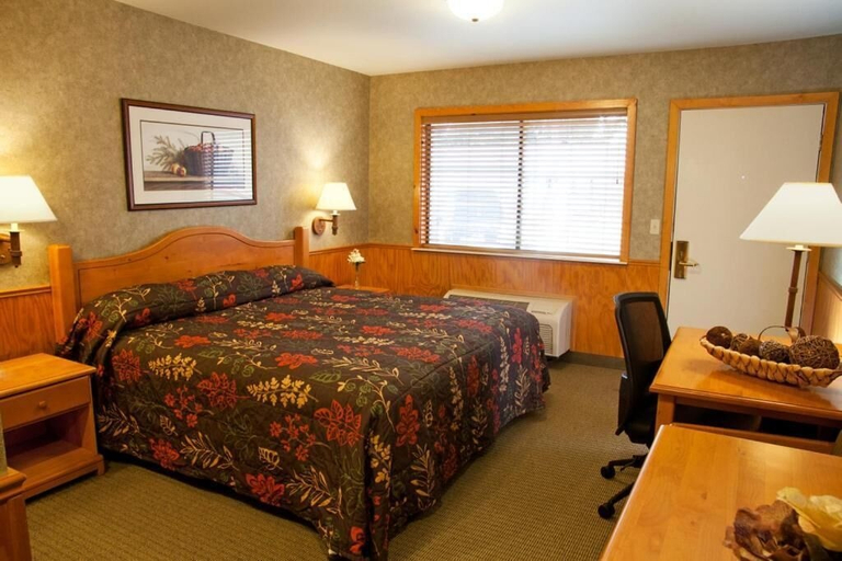 Bedroom 2, Poulsbo Inn & Suites, Kitsap