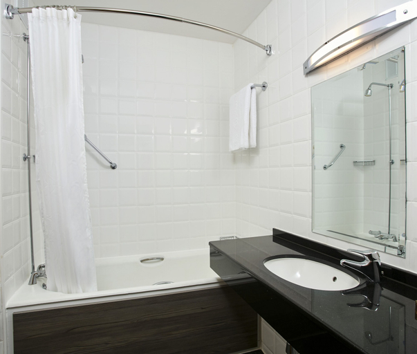 Bathroom 5, Leonardo Hotel Cheltenham, Gloucestershire