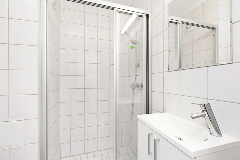Bathroom, 1 Bedroom Short walk to main street, Oslo