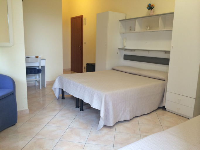 Bedroom 2, Lora Hotel, Imperia