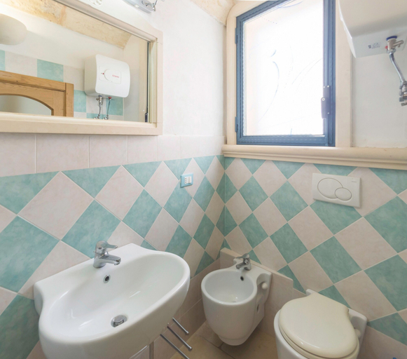 Bathroom 2, House of Cherie, Lecce
