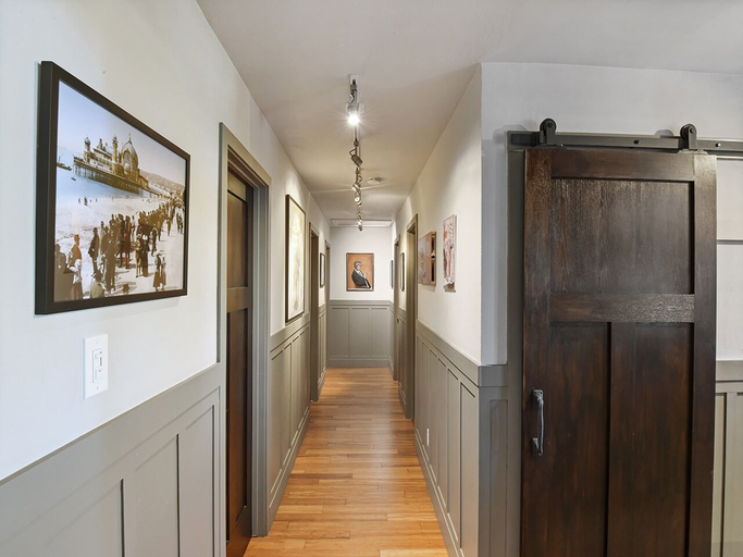 Others 5, Lodge of the Nightingale, Placer