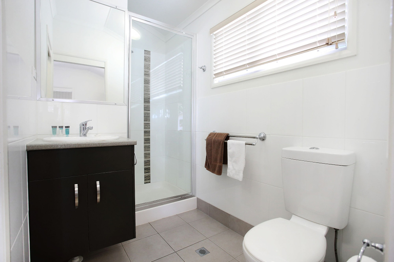 Bathroom 3, BIG4 Tasman Holiday Parks - Rowes Bay, Rowes Bay-Belgian Gardens