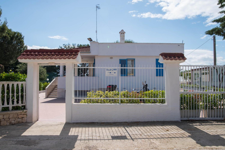 Exterior & Views 2, Villa Lara, Bari