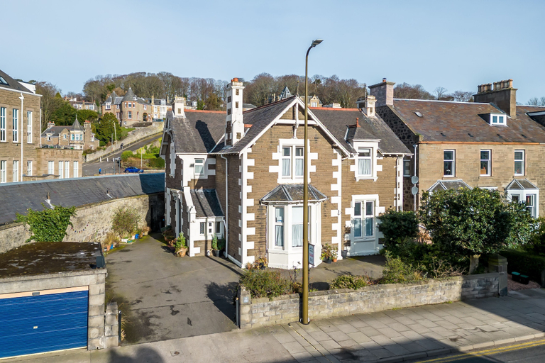 Exterior & Views
