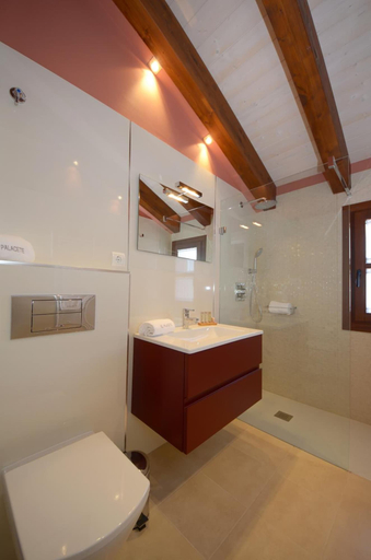 Bathroom 4, Hotel Los Arcos, Huesca