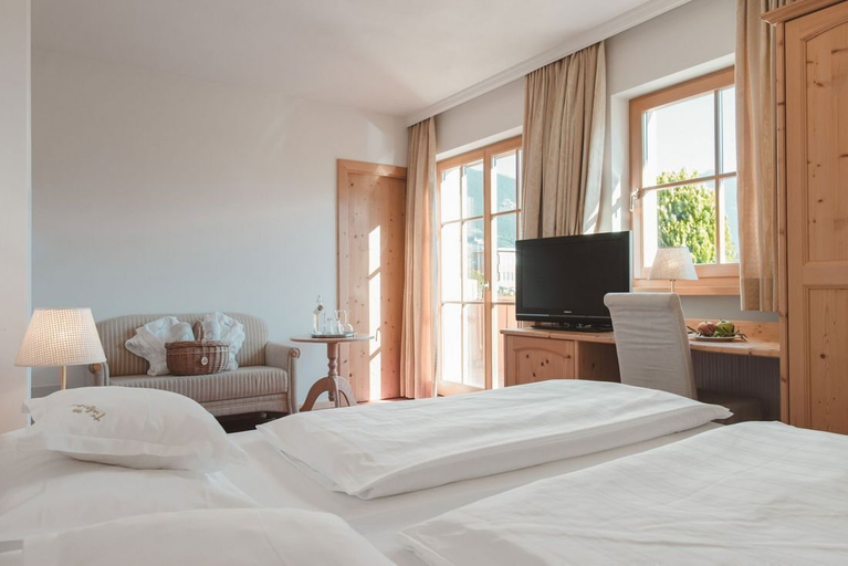 Bedroom 4, Im Tiefenbrunn, Bolzano