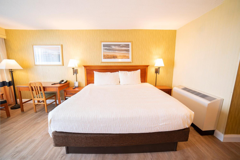 Bedroom 3, The Oceanfront Inn, Virginia Beach