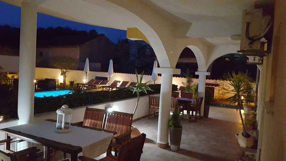Food & Drinks 5, Villa Vanilla with Heated Pool, Zadar