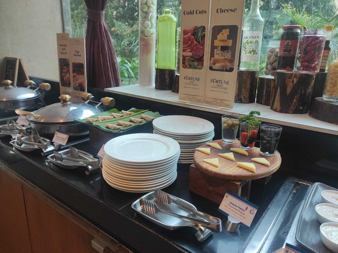 Food & Drinks 5, Fortune Select SG Highway, Ahmedabad - Member ITC Hotels' Group, Ahmadabad