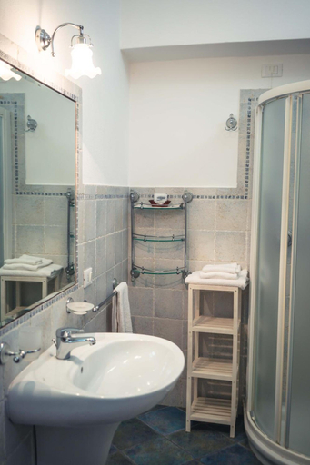 Bathroom 4, B&B Le Sette Vele Da Riccardo, Messina