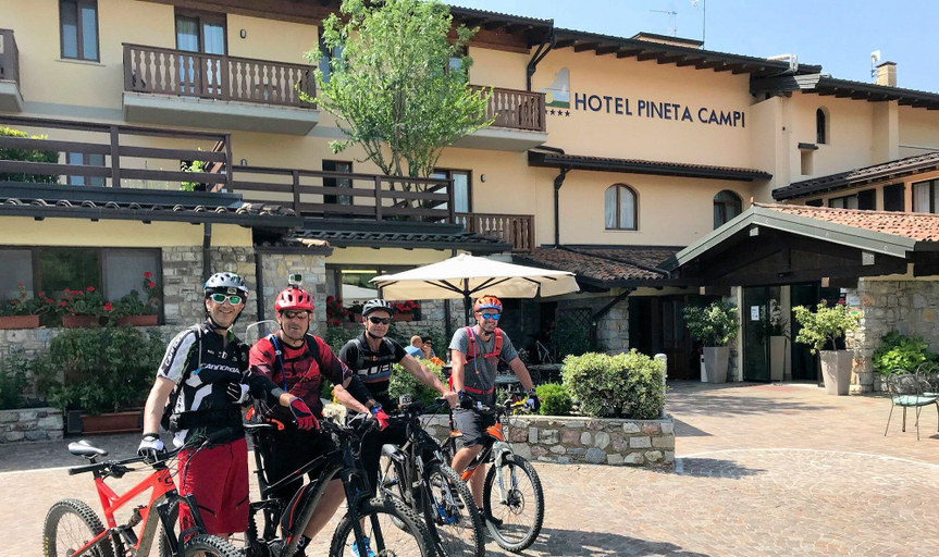 Exterior & Views 2, Hotel Pineta Campi, Brescia