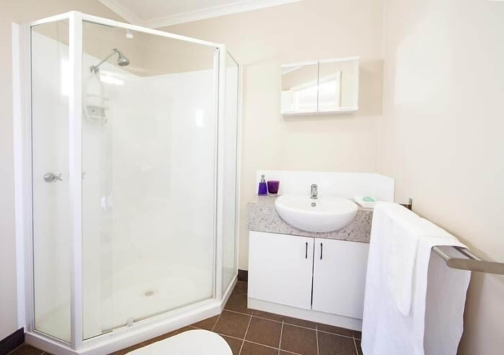 Bathroom 4, Capricorn Village, Meekatharra