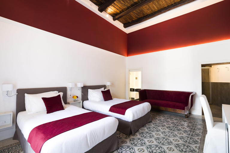 Bedroom 4, Foro Carolino, Napoli