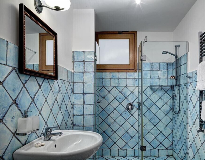 Bathroom 3, Villa Vesuvio, Napoli