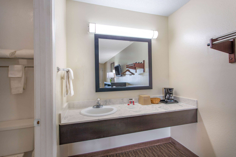Bathroom 4, Super 8 by Wyndham Florence, Florence