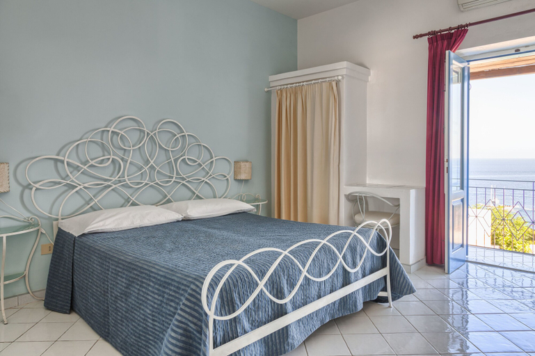Bedroom 4, Hotel Girasole, Messina