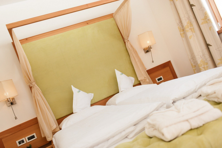 Bedroom 3, Hotel Natur Idyll Hochgall, Bolzano