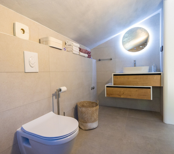 Bathroom 4, Beachfront Villa Brulupes, Ston