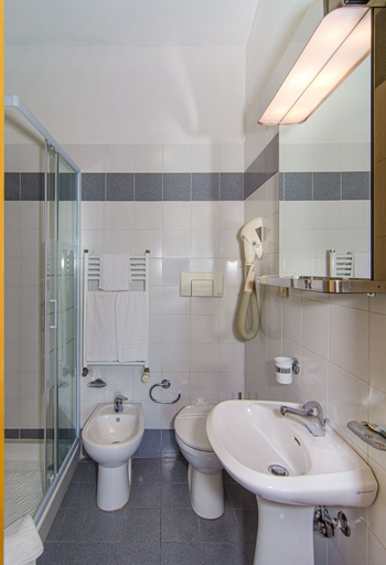 Bathroom 5, Hotel Sogno, Lucca