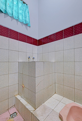 Bathroom 5, Hotel O Citra Dewi 2, Semarang