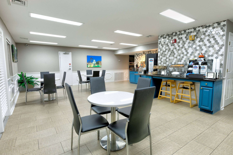 Food & Drinks 5, Baymont by Wyndham Prattville/Montgomery, Autauga