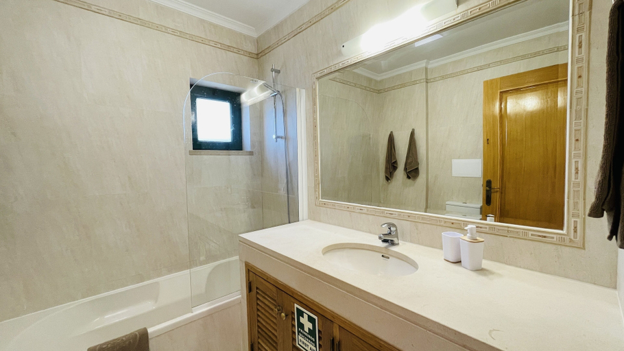 Bathroom 4, Gil CIP, Albufeira