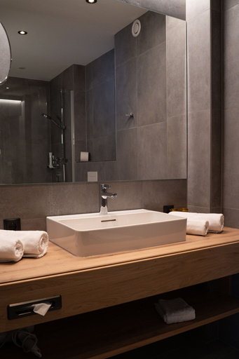 Bathroom 5, Hotel Post, Landeck