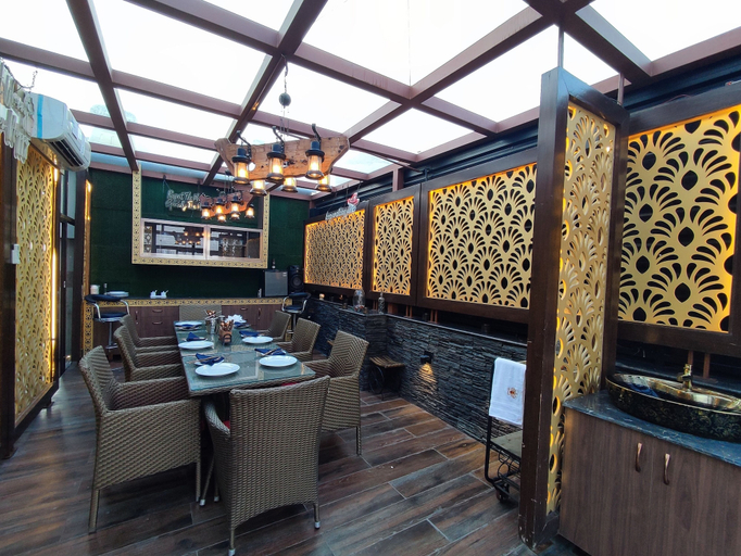 Food & Drinks 5, Stay At 203, Gautam Buddha Nagar