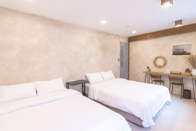 Bedroom 3, Hotel Elephant, Busanjin