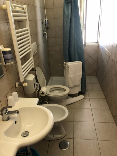Bathroom 4, Hotel Bolognese, Rome