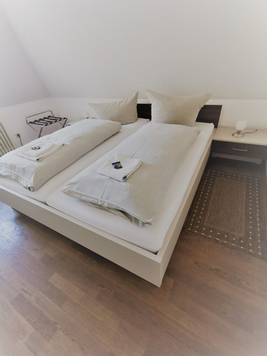 Bedroom 2, Hotel Restaurant Franziska, Straubing
