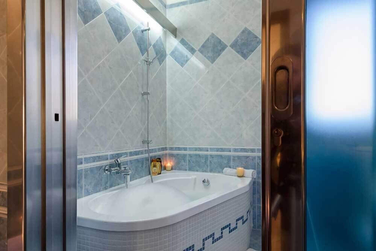 Bathroom 5, B&B L'Antica Rimessa, Lecce