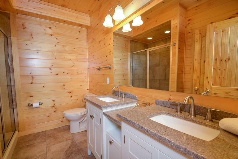 Bathroom 3, Man Haus, Garrett