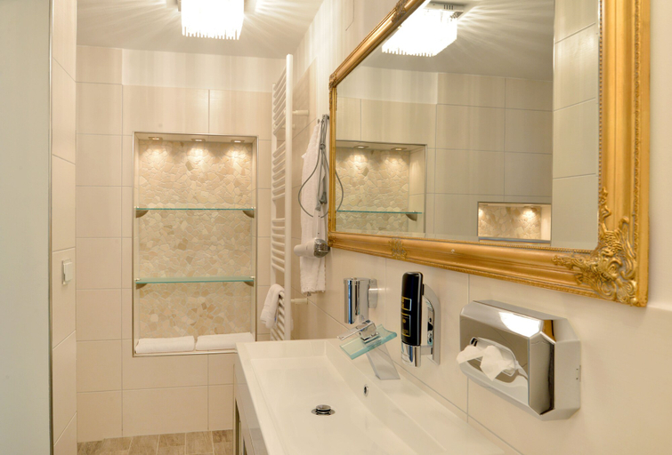 Bathroom 5, Hotel Zehnthof, Cochem-Zell