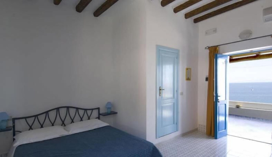 Bedroom 2, Hotel Girasole, Messina
