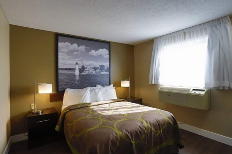 Bedroom 3, Super 8 by Wyndham Ajax/Toronto On, Durham