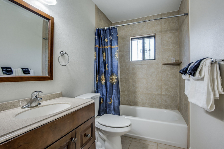 Bathroom, Gateway Casita, Bexar