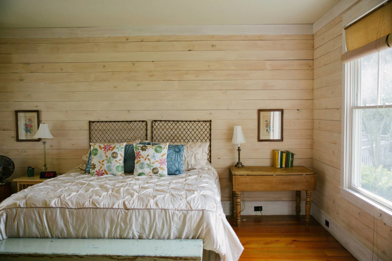 Bedroom 2, Ball House and Cottages, Leon