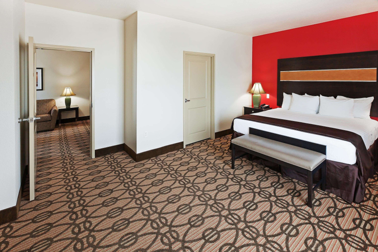 Bedroom 2, La Quinta Inn & Suites by Wyndham Pearsall, Frio