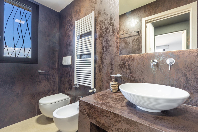 Bathroom 4, Villa Karma, Brindisi