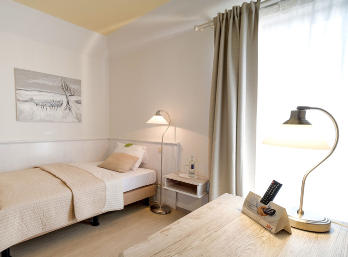 Bedroom 4, Hotel Toskana, Wiesbaden
