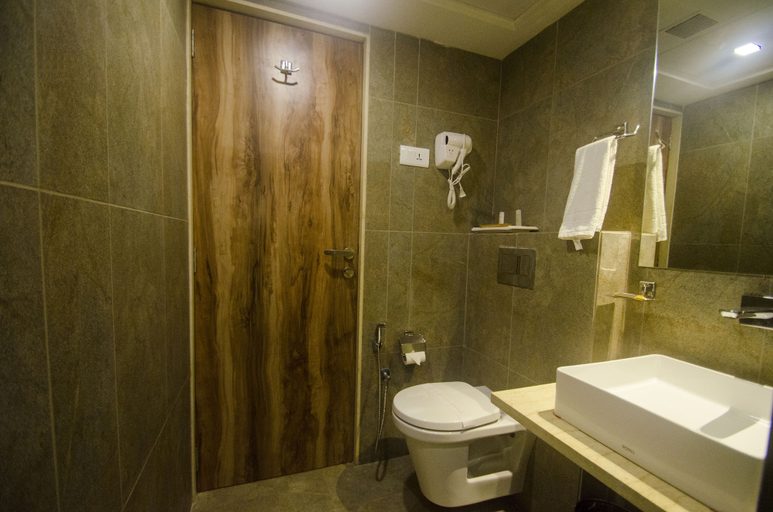 Bathroom 3, Hotel Grand Elegance, Ahmadabad